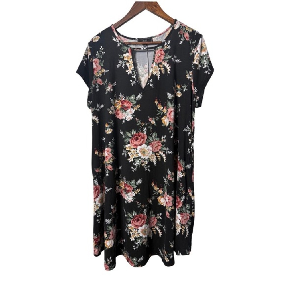 NWT Vibe Sportswear Women Size 2X Floral V-Neck Shift T-Shirt Black Dress Casual